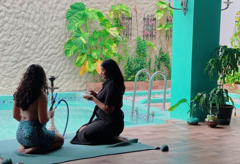 پانسیون Aquzz Hotel & Spa