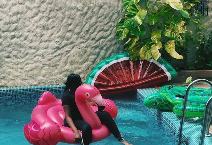 پانسیون Aquzz Hotel & Spa