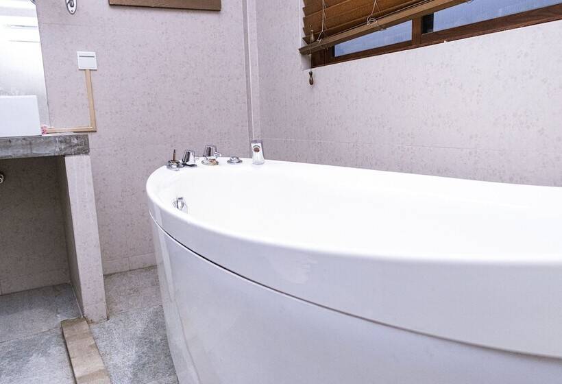 پانسیون Aquzz Hotel & Spa