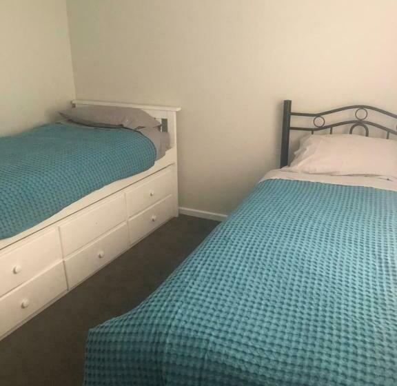 پانسیون Brand New 4br Get Away 5min To Albury City