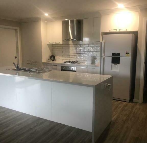 پانسیون Brand New 4br Get Away 5min To Albury City