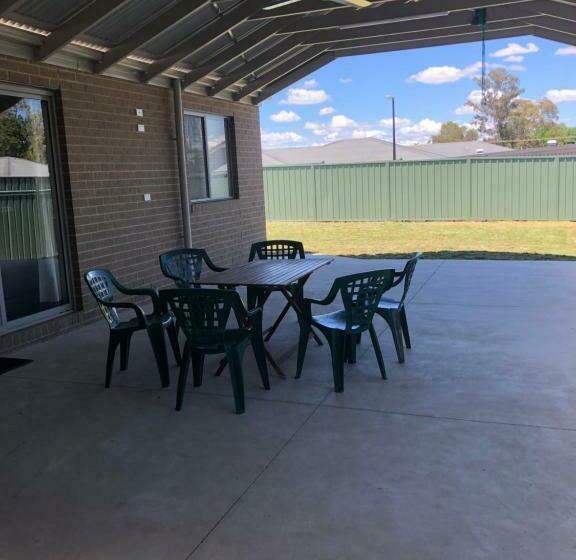 پانسیون Brand New 4br Get Away 5min To Albury City