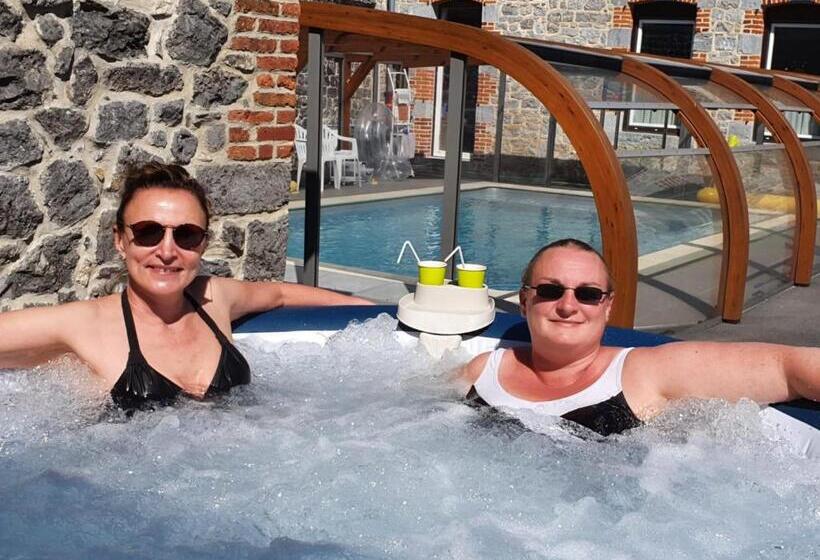 פנסיון Duplex Swimming Cats