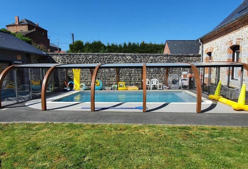 פנסיון Duplex Swimming Cats