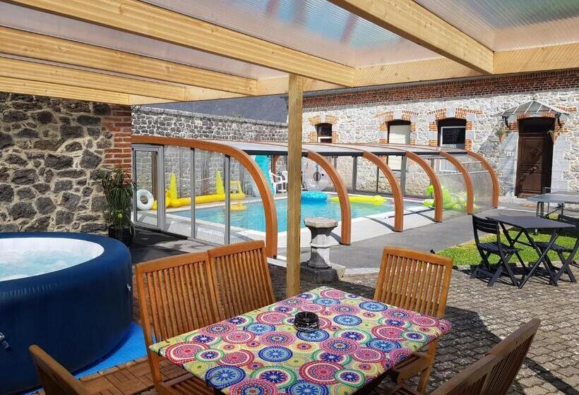 פנסיון Duplex Swimming Cats