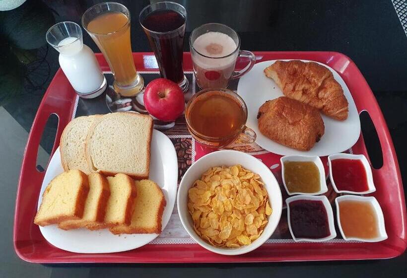 פנסיון Duplex Swimming Cats