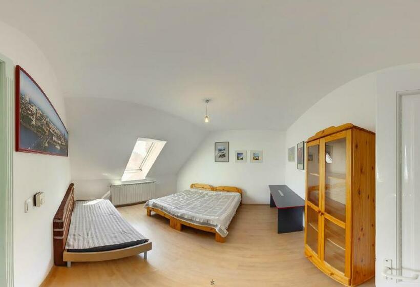 ペンション Highway House