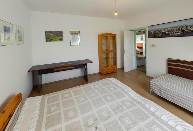 ペンション Highway House