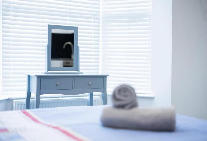 פנסיון Hillcrest Studio Apartments