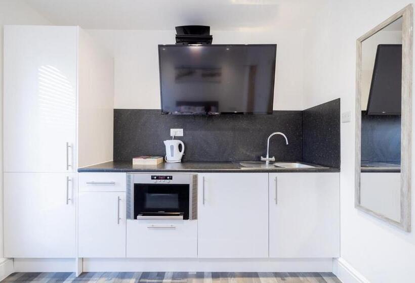 פנסיון Hillcrest Studio Apartments