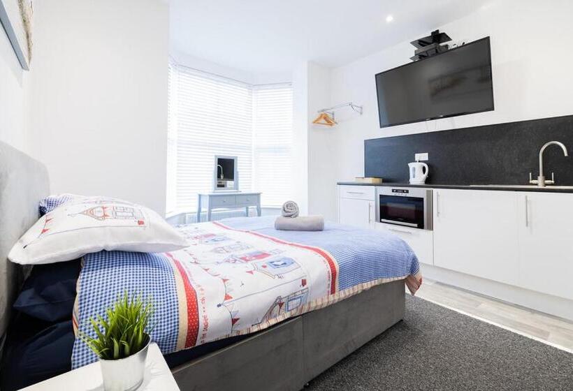 פנסיון Hillcrest Studio Apartments