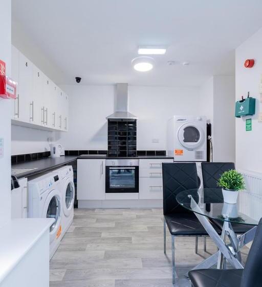 פנסיון Hillcrest Studio Apartments