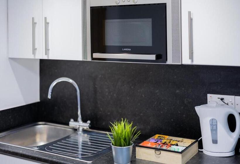 פנסיון Hillcrest Studio Apartments