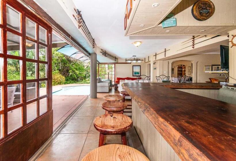 פנסיון Lagoon Beach House