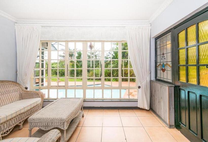 פנסיון Lagoon Beach House