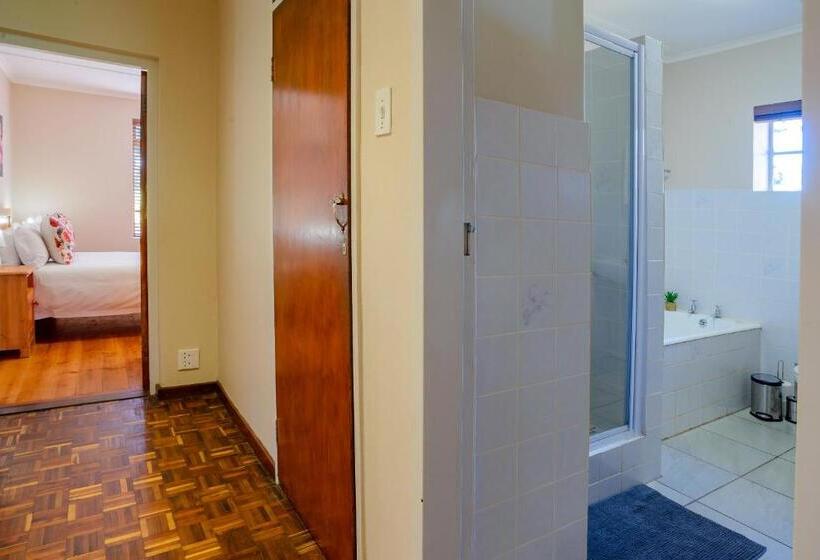 פנסיון Oorvloed Guesthouse