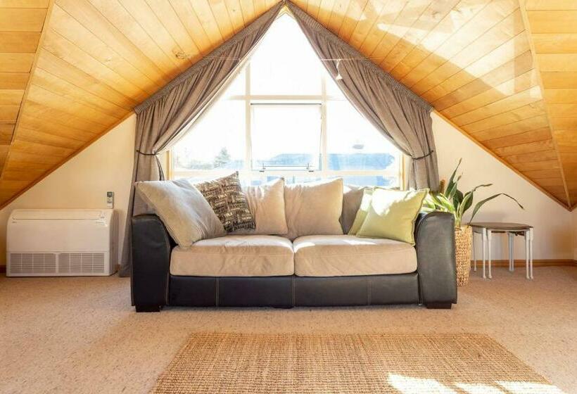 پانسیون Riverside Retreat