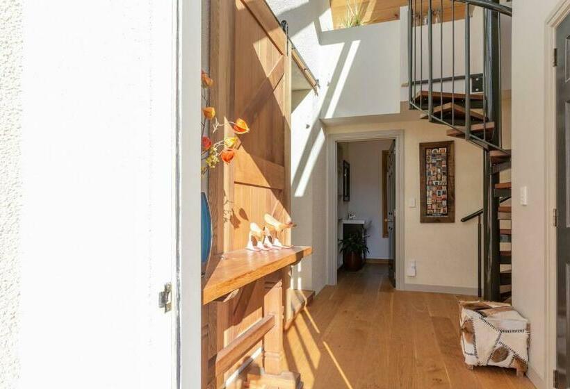 پانسیون Riverside Retreat