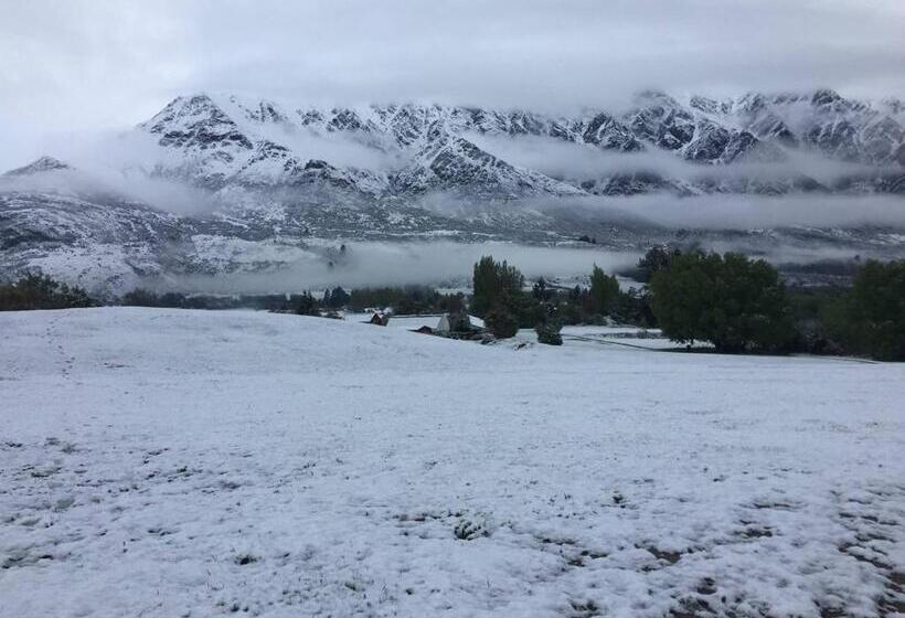 پانسیون Riverside Retreat