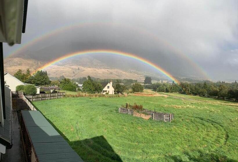 پانسیون Riverside Retreat