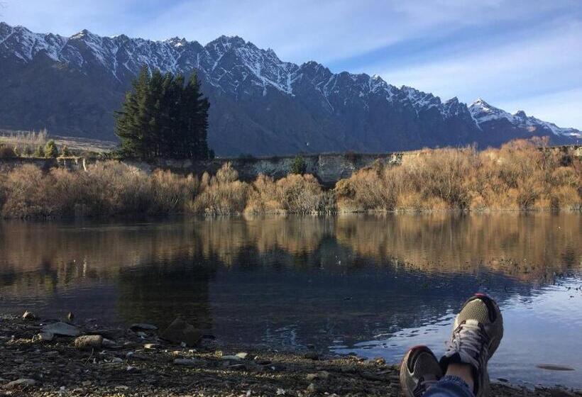 پانسیون Riverside Retreat