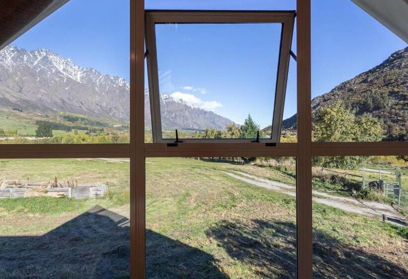 پانسیون Riverside Retreat