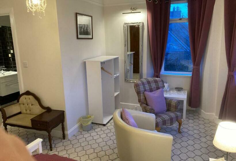 بنسيون Shorelands B&b