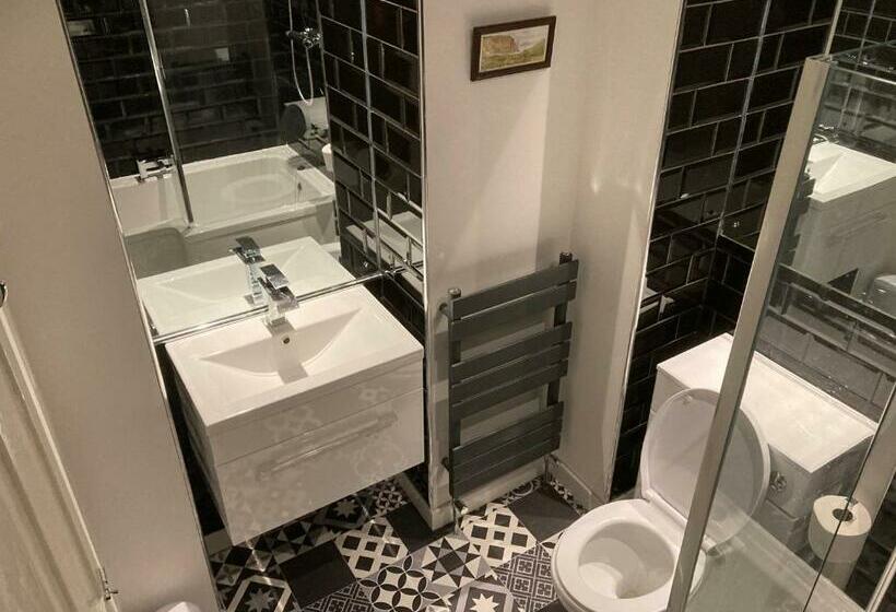 بنسيون Shorelands B&b