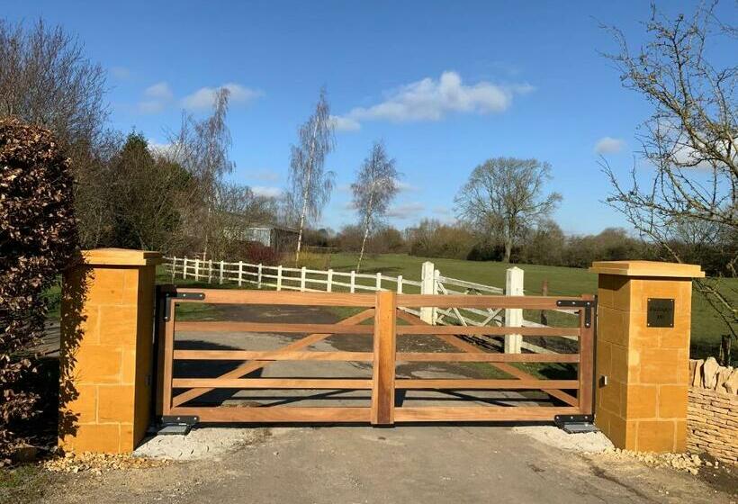 بنسيون Stable Lodge At Bledington Mill