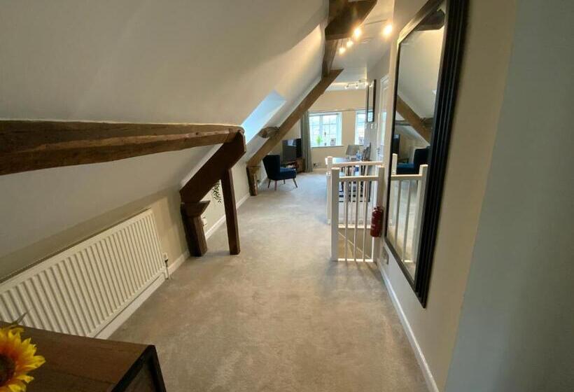 بنسيون Stable Lodge At Bledington Mill