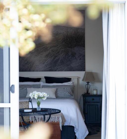 פנסיון Tranquil, Spacious And Private Garden Retreat