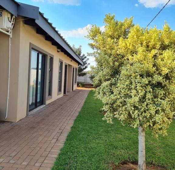 פנסיון Village Kulture   Guest House