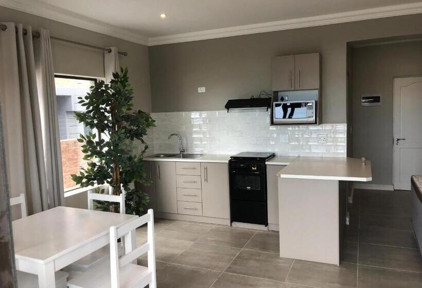 پانسیون White Sands Self Catering Units