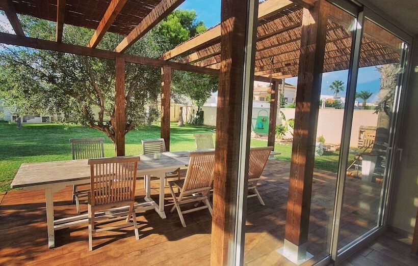 Zenia Hostel