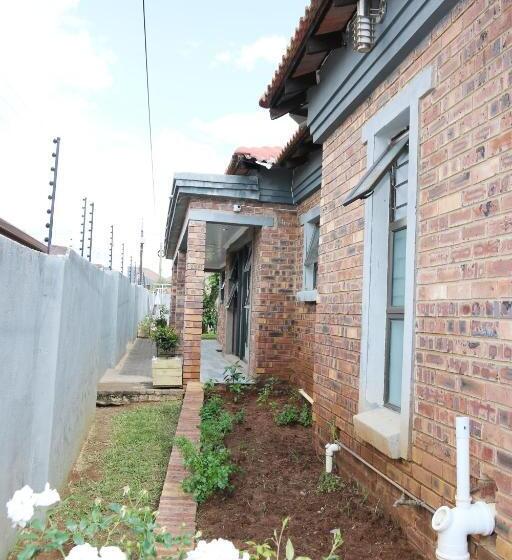 צימר Charis View Guest House