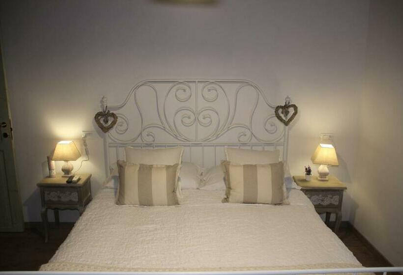 مبيت وإفطار La Maison Del Borgo