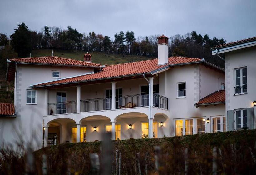 تختخواب و صبحانه Peterc Vineyard Estate