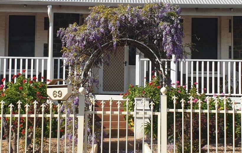 مبيت وإفطار Roseneath Cottage