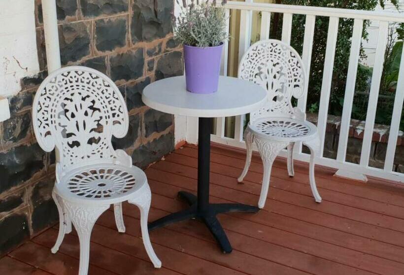 مبيت وإفطار Roseneath Cottage