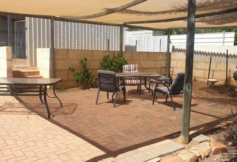 مبيت وإفطار Roseneath Cottage