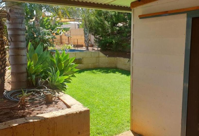 مبيت وإفطار Roseneath Cottage