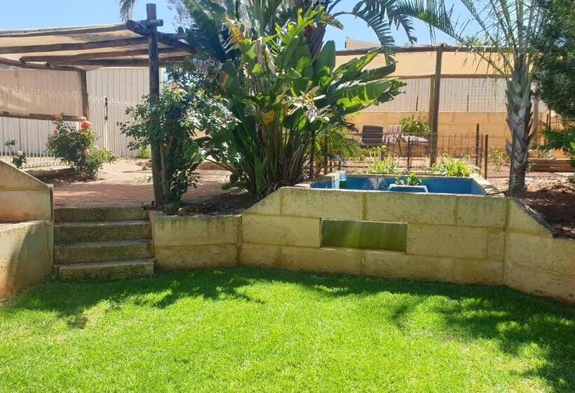 مبيت وإفطار Roseneath Cottage