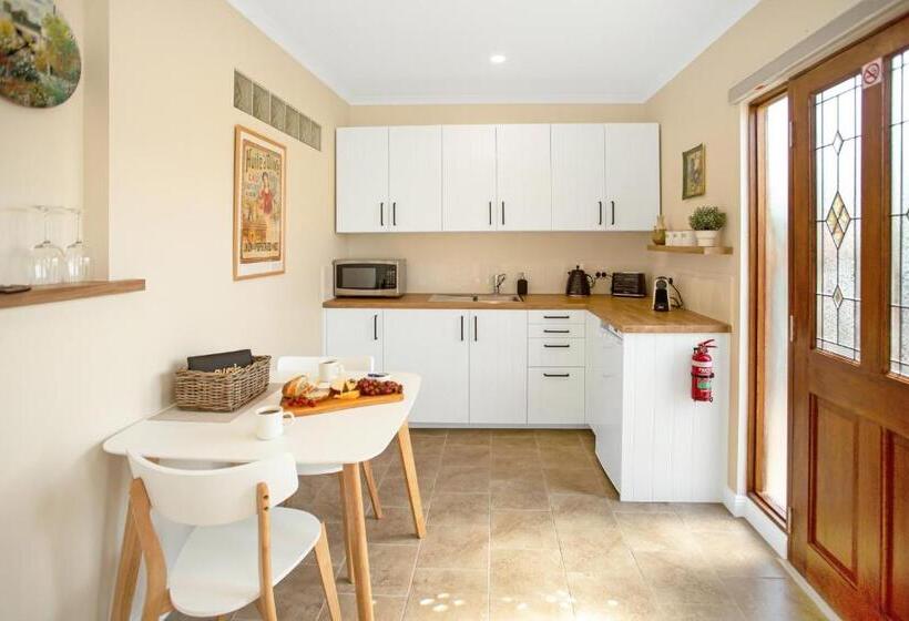 مبيت وإفطار Settlers Cottage