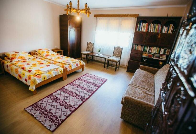 Gyöngyvirág Panzió