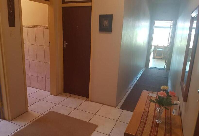 ホテル Orangeriverguestfarm