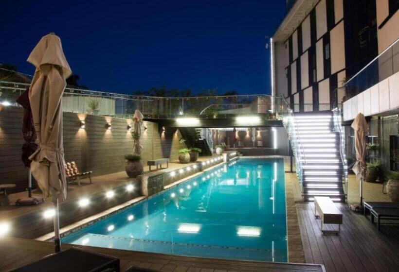 Mgb Hotel At 2ten