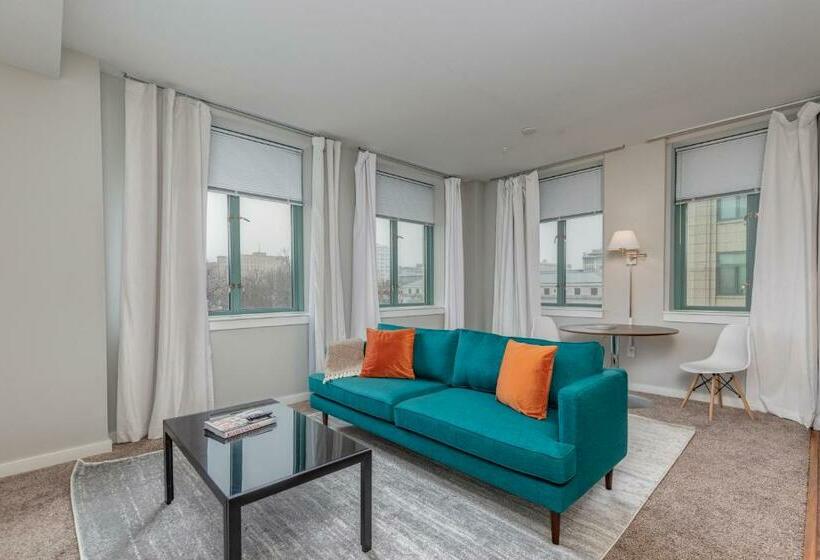 Park Pacific   Spacious Dt Apts With Free Parking By Zencity