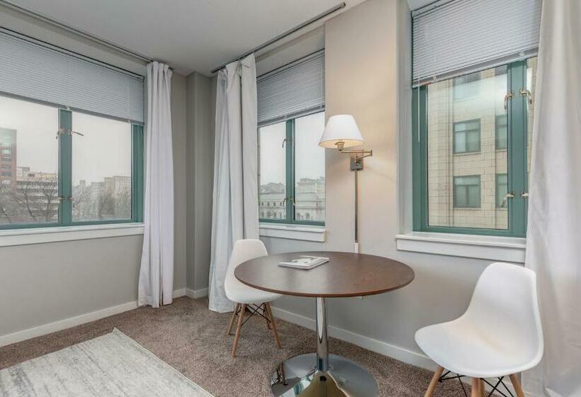 Park Pacific Spacious Dt Apts With Free Parking By Zencity