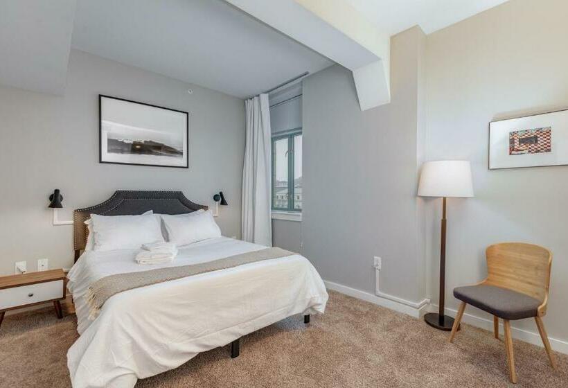 Park Pacific Spacious Dt Apts With Free Parking By Zencity