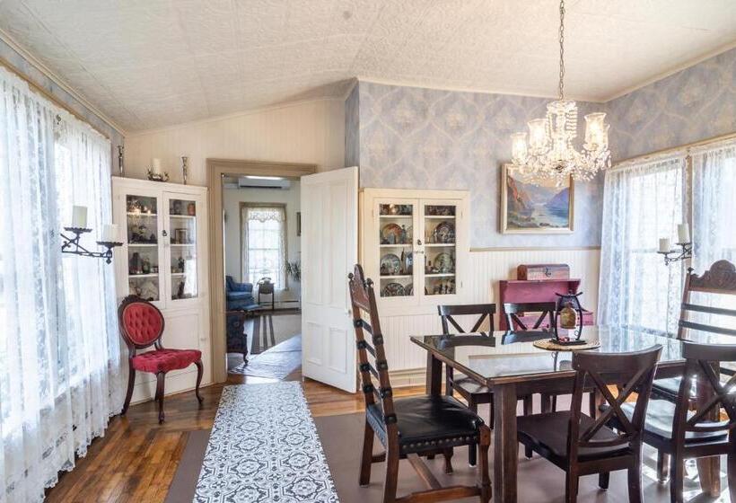 بنسيون Historical John Rast House Circa 1875